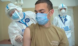 6285606 13.07.2020 In this handout photo released by the Russian Defence Ministry, medical workers wearing protective gear conduct daily rounds with a participant in a coronavirus vaccine trial during tests at the Burdenko Main Military Clinical Hospital in Moscow, Russia. Editorial use only, no archive, no commercial use.

 Russian Defence Ministry