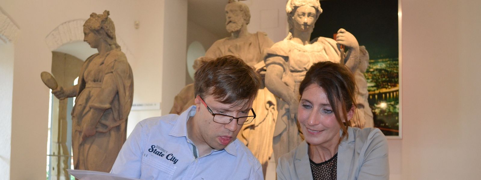 Das Stadtmuseum Simeonstift in Trier bietet nun auch einen Audioguide in „Leichter Sprache“ an. Patrick Loppnow und Andrea Paulus haben an dem Projekt mitgewirkt.