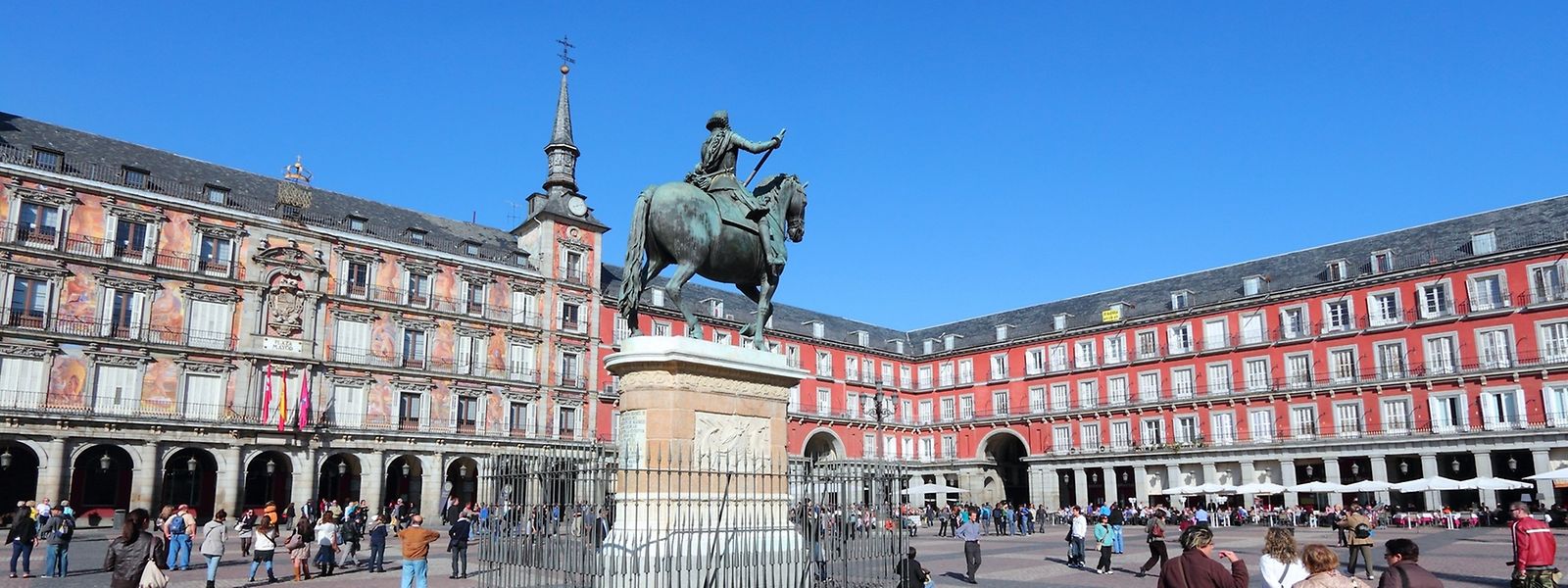 400 Jahre Plaza Mayor Die Strenge Schone Von Madrid