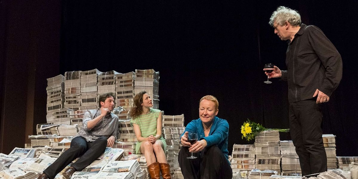 Marc Limpach, Fabienne Elaine Hollwege,  Petra Förster und Germain Wagner spielen in "Exit" mögliche Beziehungen durch.