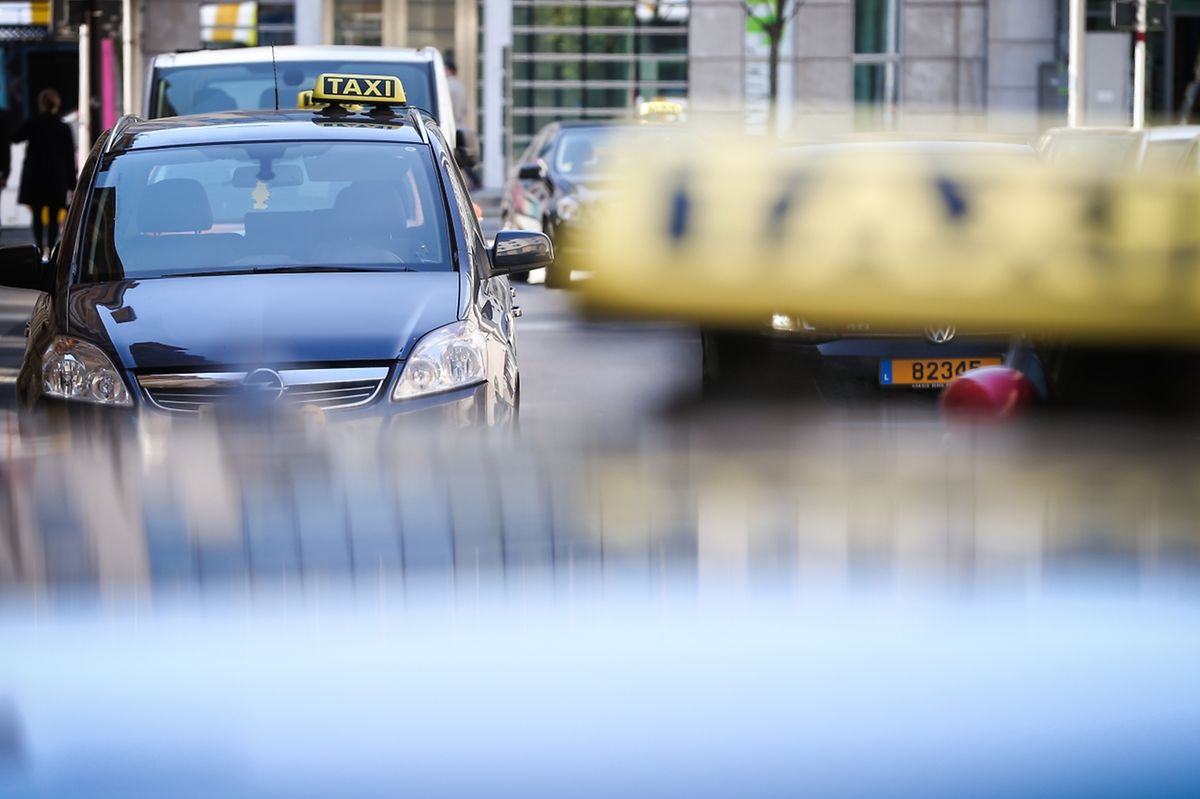 Os táxis vão passar progressivamente a motores eléctricos