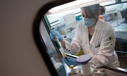 A biologist of the OSE Immunotherapeutics pharmaceutical laboratory works on a program to develop a vaccine against the Covid-19 infection on March 31, 2021 in Nantes, western France. (Photo by LOIC VENANCE / AFP)