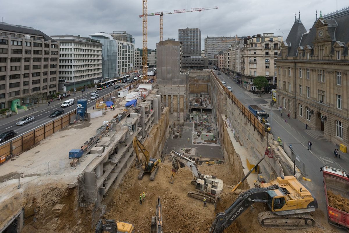 Ein 35 Meter tiefes Loch klafft derzeit in der Erde.
