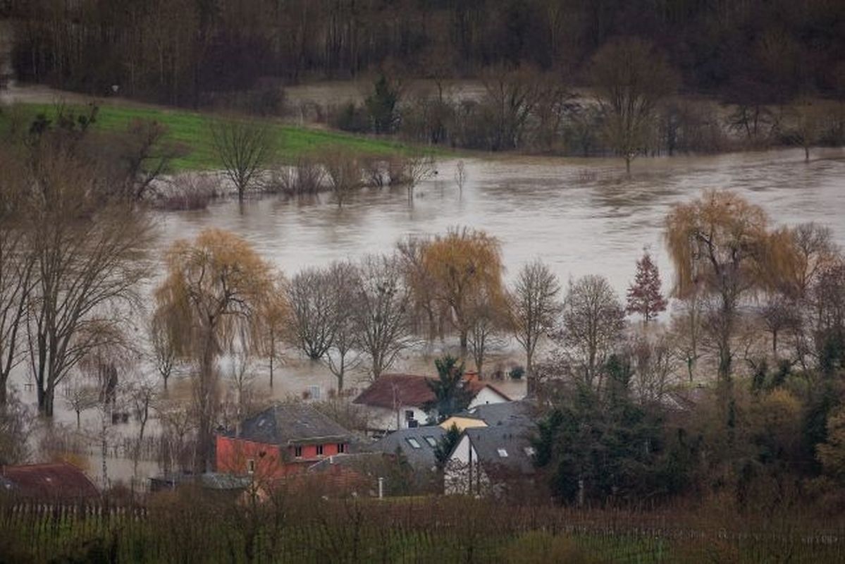 Häuser versinken bei Remich am Sonntagnachmittag im Wasser.