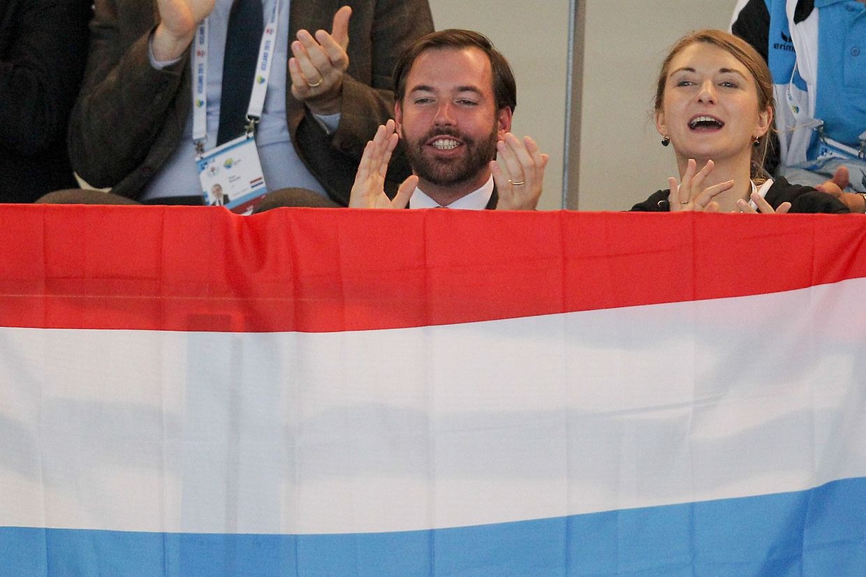 Juni 2015: Guillaume (M.) und Stéphanie feuern bei den Spielen der kleinen europäischen Staaten in der isländischen Hauptstadt Reykjavik die Schwimmer an.