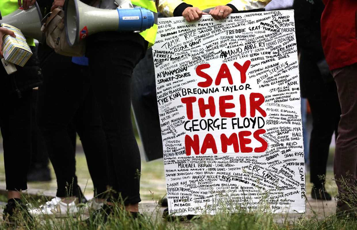 Succès de foule pour la manifestation contre le racisme qui s'est tenue ce vendredi devant l'ambassade des Etats-Unis à Luxembourg. 