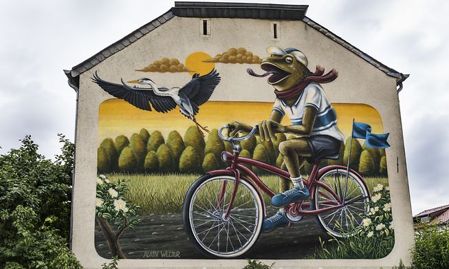 Koler village is worth a visit for the many murals painted on its buildings 