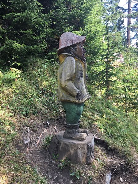 Skulptur am historischen  Thomas-Mann-Weg.