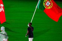 O atleta português Pedro Pichardo porta-estandarte para Portugal durante o a cerimónia de encerramento dos Jogos Olímpicos Tokyo 2020. 