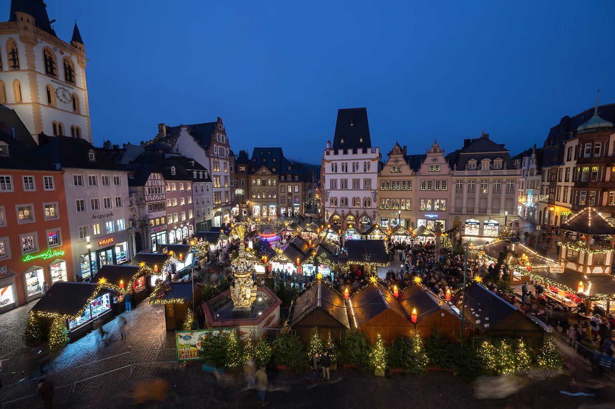 Hauptmarkt hosts a Christmas market in winter