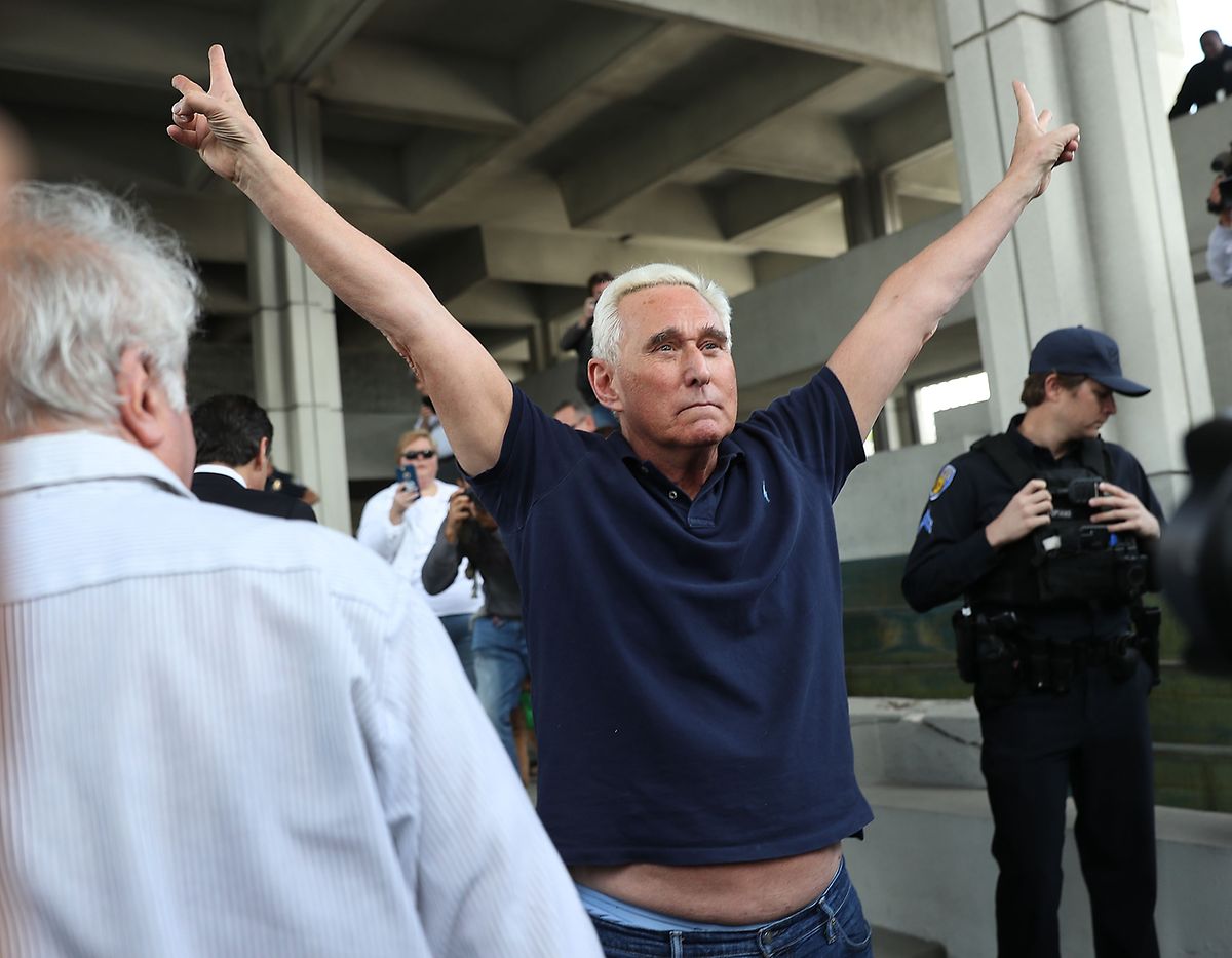 Roger Stone verlässt das Gerichtsgebäude in Fort Lauderdale. 