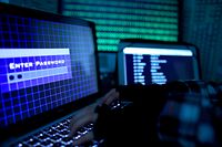 ARCHIV - 25.08.2014, Köln: ILLUSTRATION - Ein Passwort wird auf einem Laptop über eine Tastatur eingegeben. (zu dpa «Hessens Behörden wappnen sich gegen die Gefahr von Cyberattacken» vom 14.11.2018) Foto: Oliver Berg/dpa +++ dpa-Bildfunk +++