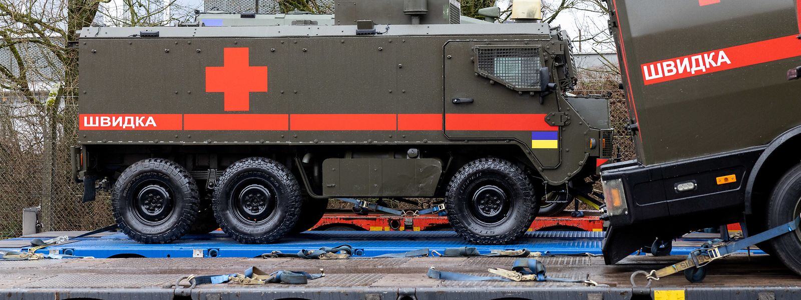 Oito destas ambulâncias robustas e à prova de bala foram apresentadas há dois dias no Luxemburgo, antes de seguirem para a Ucrânia.