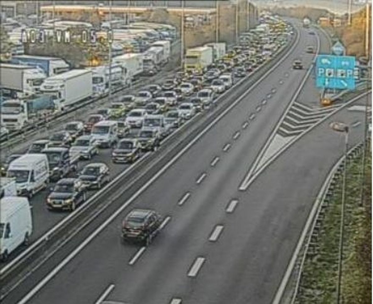 Croix de Gasperich en direction Aire de Berchem à 8 heures 40. 