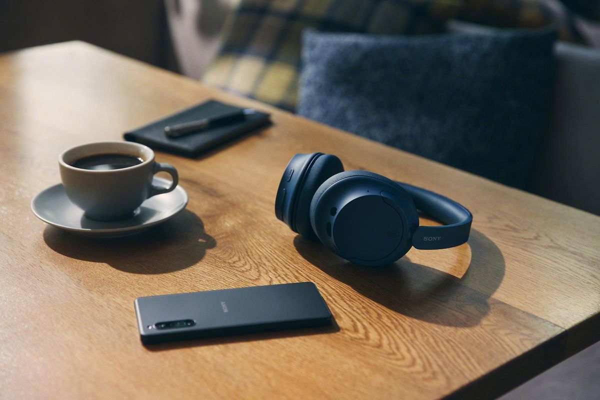 Punkten kann der Mittelklasse-Kopfhörer von Sony auch in puncto Gesprächsqualität bei Telefonaten. 
