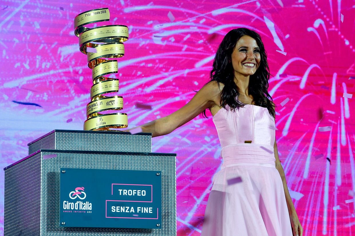 Zum Schluß wurde die Siegertrophäe, die "Trofeo Senza Fine" präsentiert.