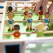 Ein Tischfußball-Spiel mit Spielern unterschiedlicher Hautfarbe, das nach Aussagen von Mitarbeiterrinen des Museums anti-rassistisch gestaltet sein soll, steht im Spielzeugmuseum Nürnberg auf einem Tisch. Mit offensichtlichem, aber auch verstecktem Rassismus in Spielsachen aber auch mit nicht-rassistischem Spielzeug haben sich die Mitarbeiter des Museums in den vergangenen Jahren intensiv beschäftigt. 