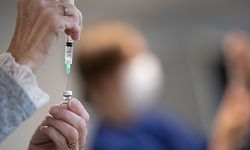 A nurse prepares a dose of the Pfizer/BioNTech Covid-19 vaccine at a vaccination centre set up at the exhibition hall in Nantes, western France, on April 9, 2021. (Photo by LOIC VENANCE / AFP)