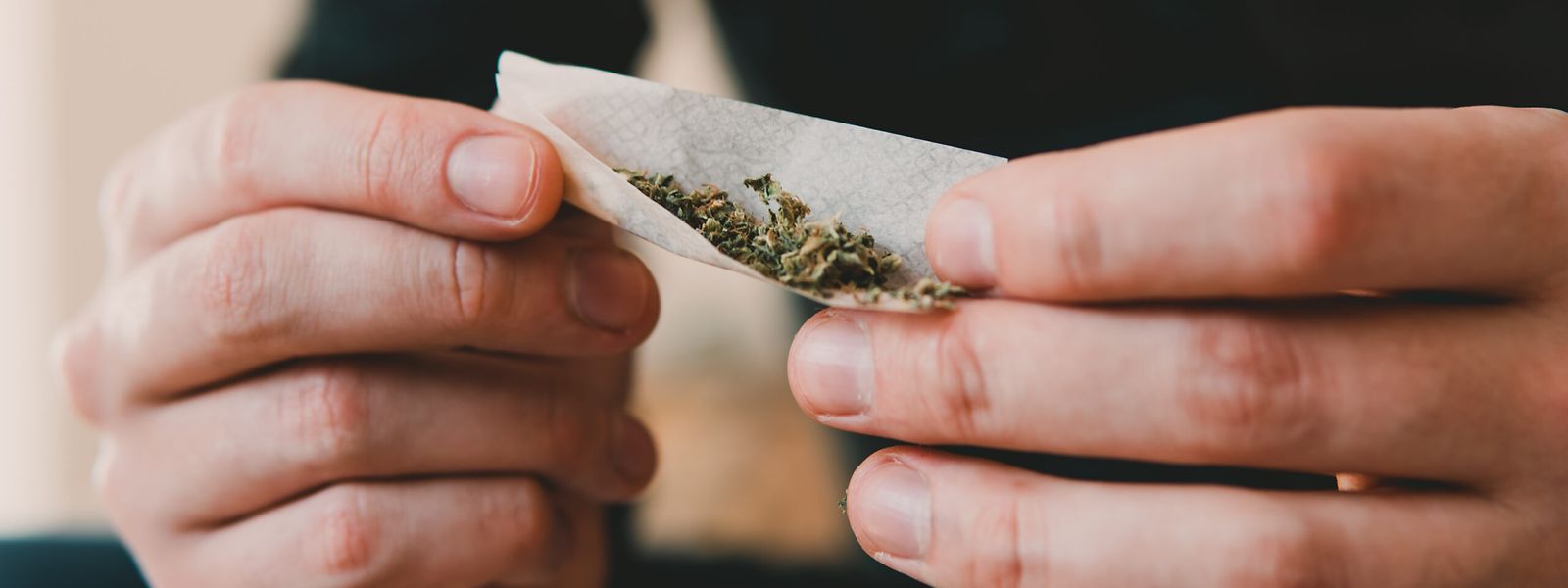 Die Regierung ändert ihre Strategie in Sachen Cannabis-Freigabe.