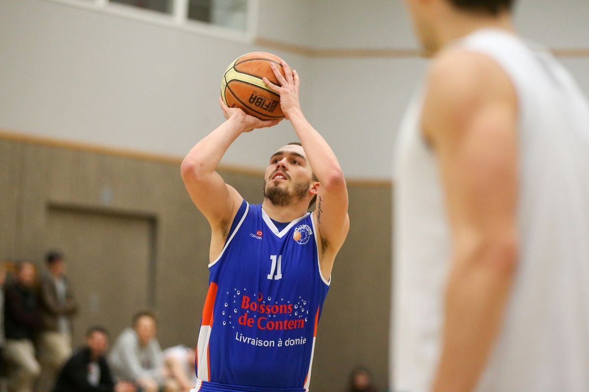 Köln (blau) gegen München (weiß).