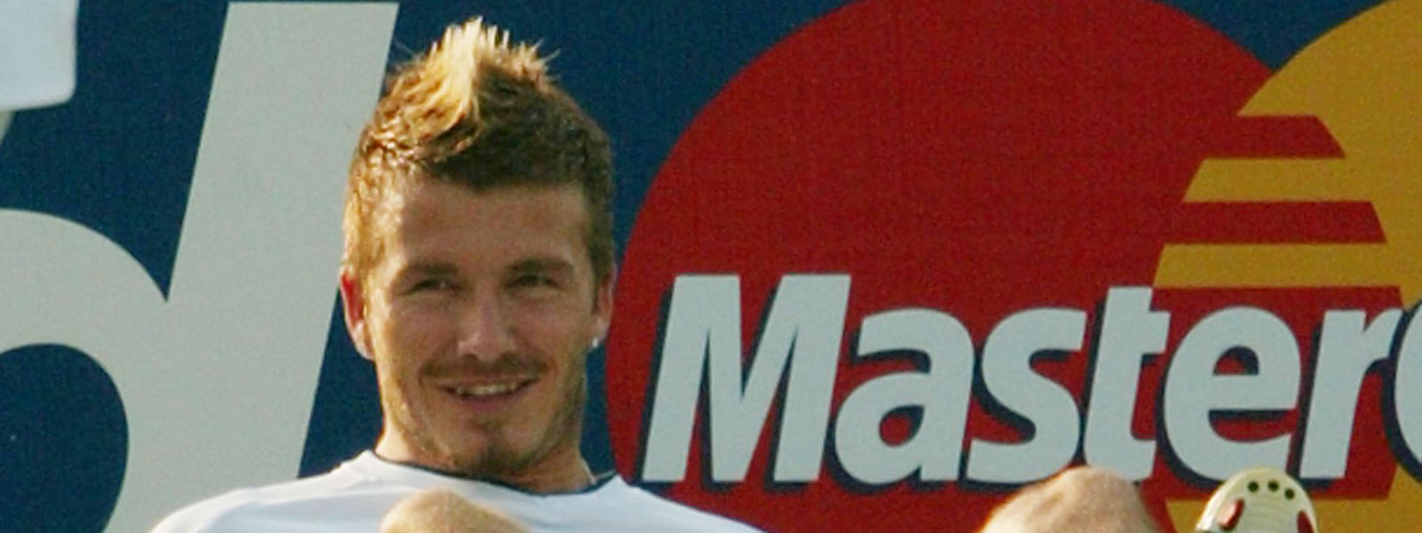 David Beckham kam mit einem blondierten Irokesen zur WM 2002.
