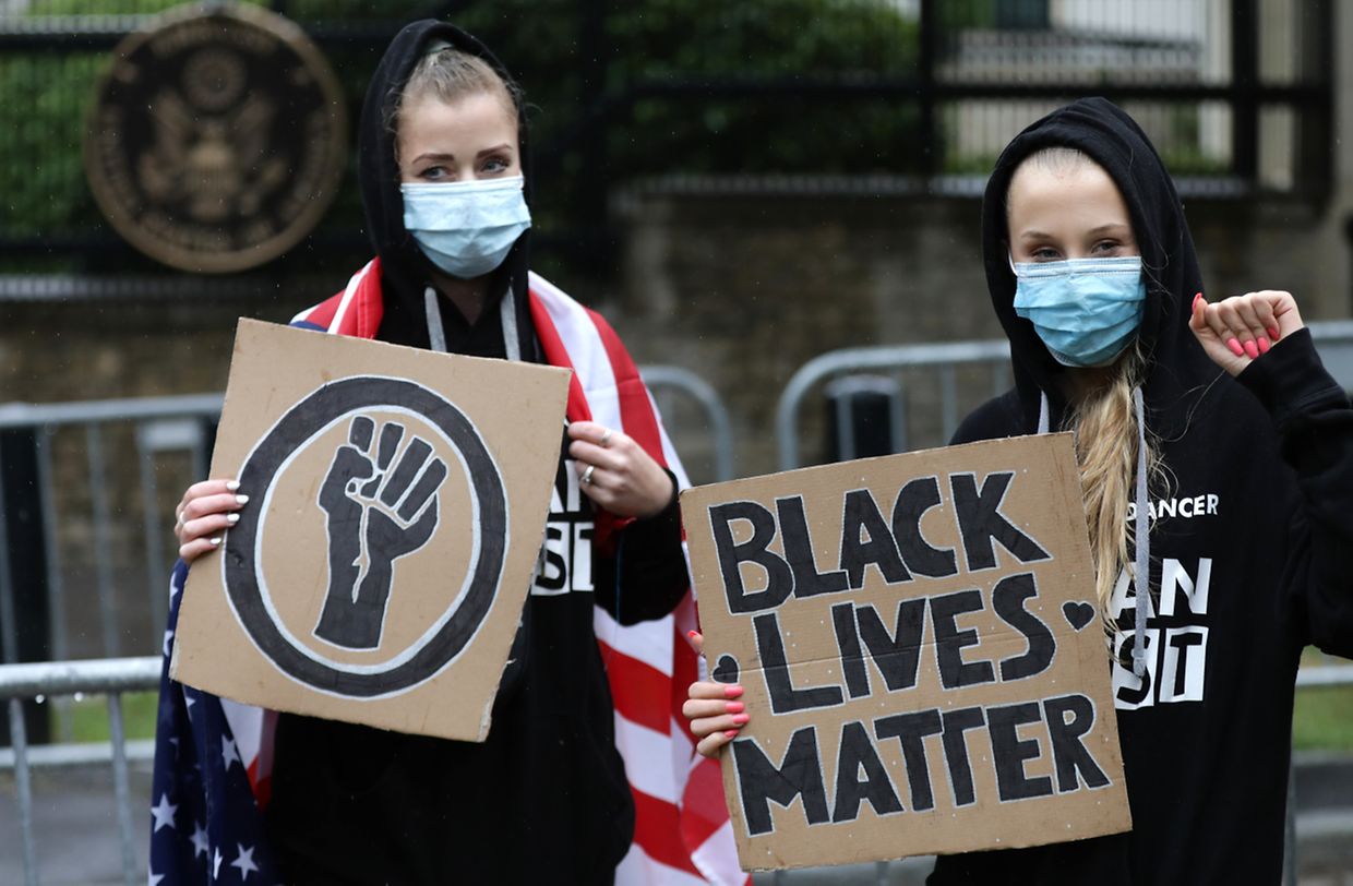 Succès de foule pour la manifestation contre le racisme qui s'est tenue ce vendredi devant l'ambassade des Etats-Unis à Luxembourg. 