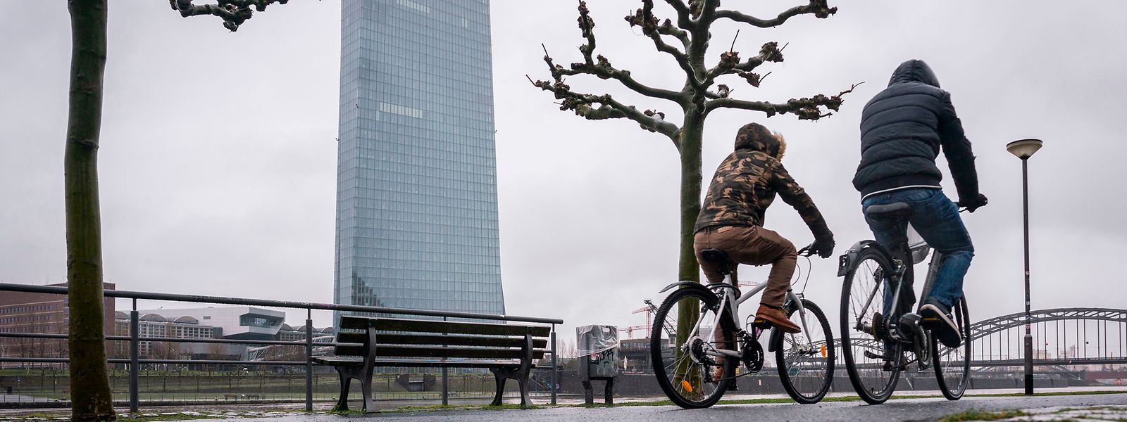 Die EZB hat ihren Sitz in Frankfurt.