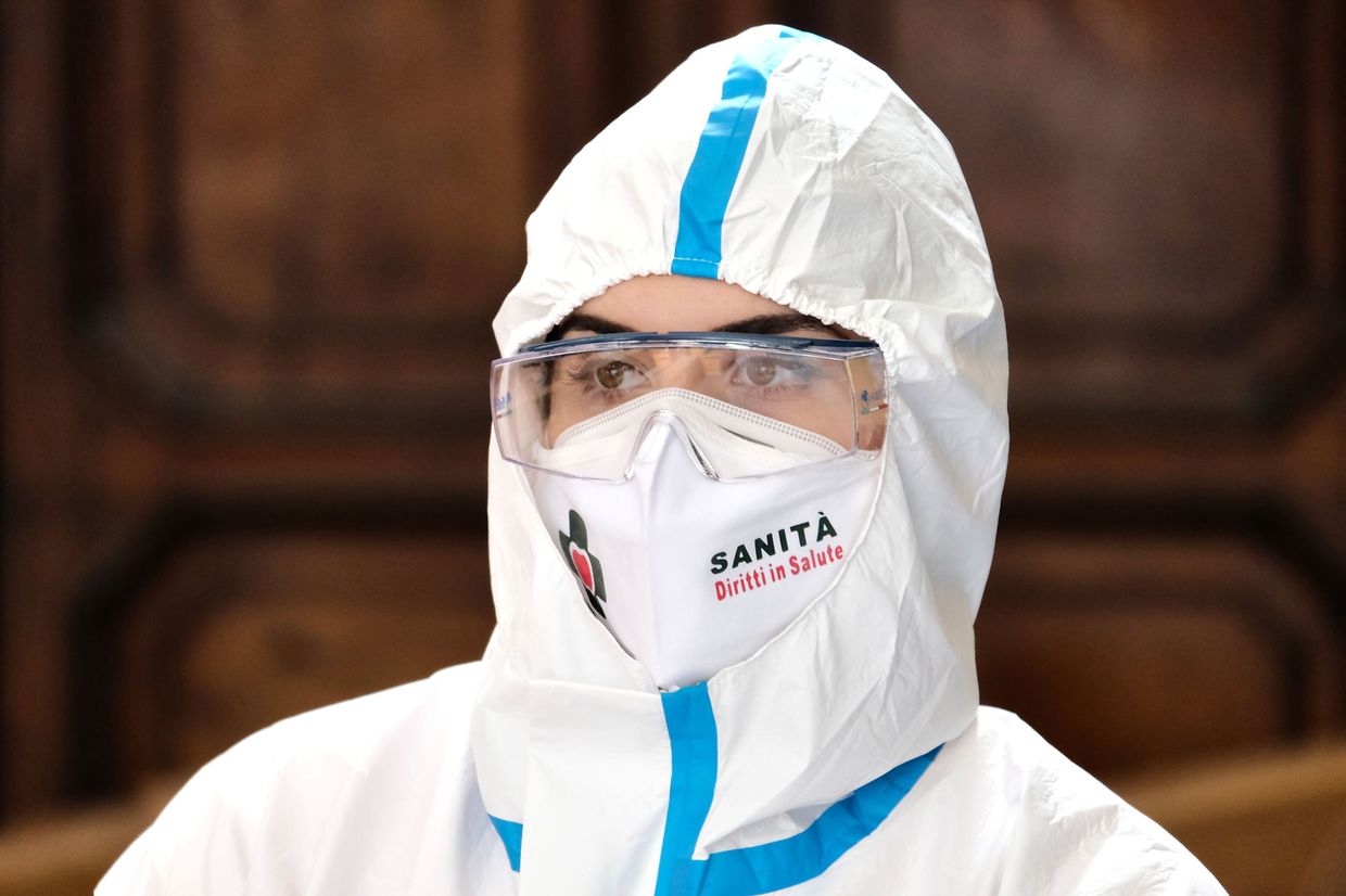 Centro de testes na basílica "San Severo fuori le mura", em Nápoles. 