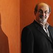 Der britisch-indische Autor Salman Rushdie wurde für ein Buch zum Tode verurteilt.
