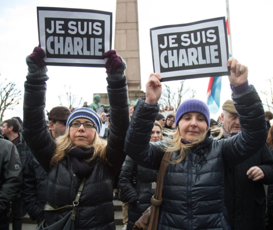 Demonstration auf der Place de la Constitution für die Opfer der Attentate von Paris.
