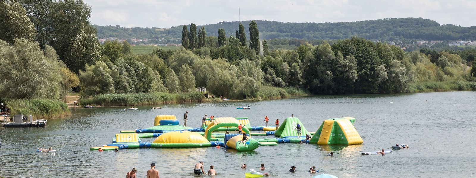 Foi aqui, a escassos metros da zona de diversões aquáticas explorada pela autarquia, que o rapper português Puto G se afogou.