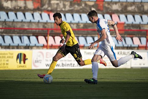 Drei Fußballteams liefern sich packenden Meisterschaftskampf
