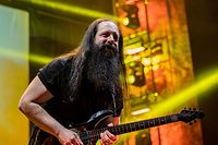 Dream Theater-Gründungsmitglied John Petrucci leistet an der Gitarre geradezu Übermenschliches.