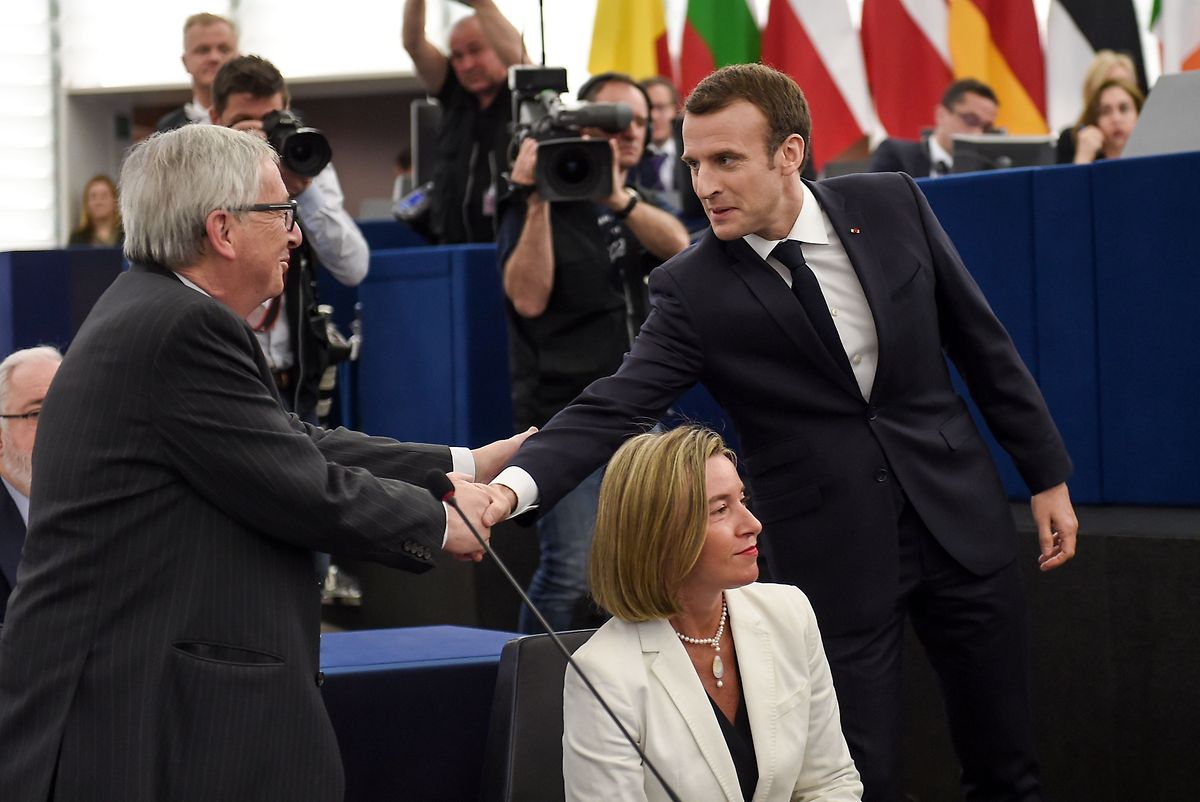 Kommissionschef Jean-Claude Juncker begrüßt Macrons Enthusiasmus für Europa, warnt den französischen Staatschef aber vor deutsch-französischen Alleingängen.