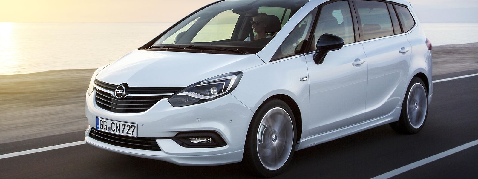 Der Boomerang-Look ist Geschichte: Die überarbeitete Version des Opel-Familienvans kommt braver, dafür aber mit einem technischen Update daher.