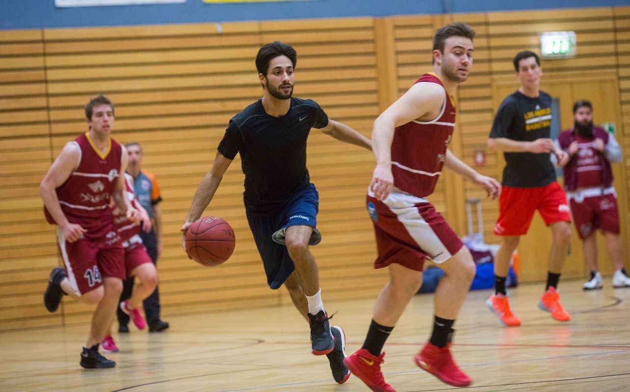 Den Kölnern (schwarz) reichte das 27:19 gegen Bastogne nicht mehr zum Gesamtsieg.