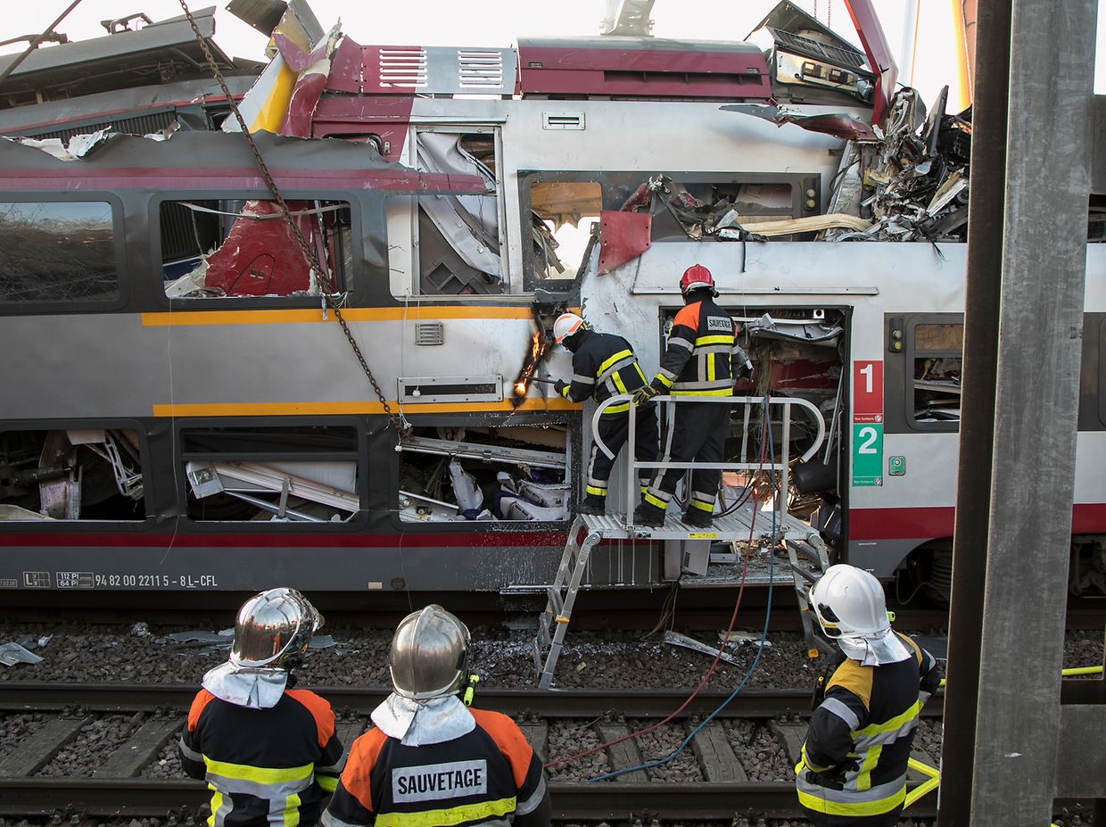 Le conducteur du train voyageurs a perdu la vie dans le choc. Une contrôleuse et le conducteur du train de fret ont eux été blessés. Juste avant la collision, l'ensemble des passagers étaient descendus en gare de Bettembourg.