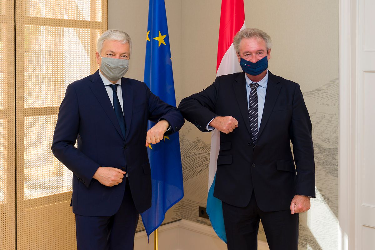 Der frisch geimpfte Außenminister Jean Asselborn traf Reynders im Schloss Senningerberg.