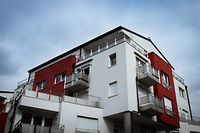 Am 25. September 2016 werden in einem Penthouse in Bereldingen die Leichen einer 30-jährigen Frau und eines 31-jährigen Mannes geborgen. Tage später gerät ein 26-jähriger Polizist unter Mordverdacht. 