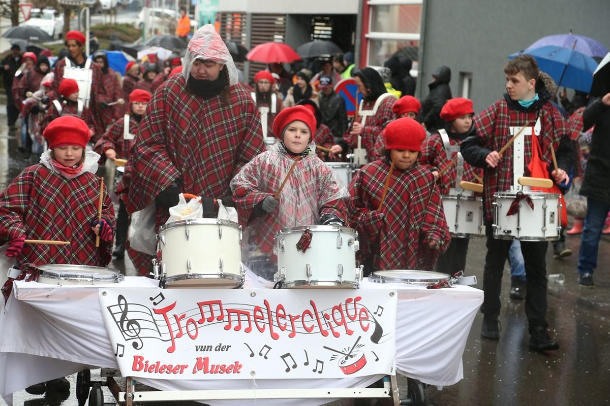 Am Sonntag sind die Karnevalisten durch die Straßen von Schifflingen gezogen. 