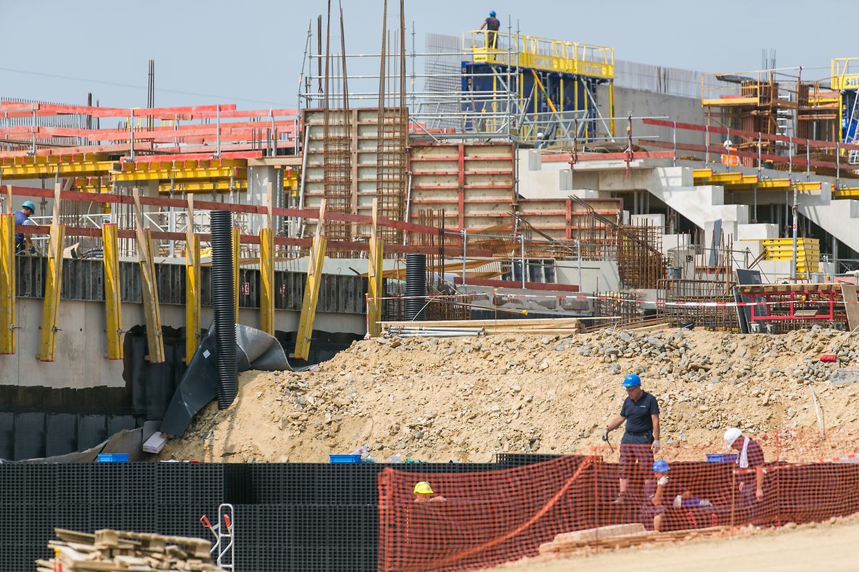 Auf drei Etagen werden unter anderem ein Businessbereich mit zwei Konferenzsälen, Räumlichkeiten für die Presse sowie für die Sicherheitsdienste entstehen.