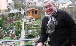 Piero Dimola vor seinem eigenen Stückchen Paradies.