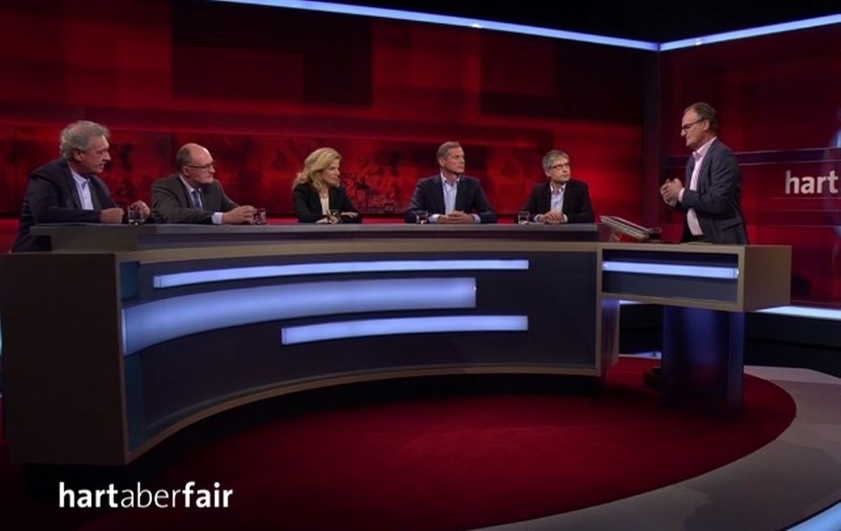 Zu Gast waren: Michael Meister (CDU, Parlamentarischer Staatssekretär beim Bundesminister der Finanzen), Johanna Hey (Leiterin des Instituts für Steuerrecht an der Universität zu Köln), Georg Mascolo (Journalist und Leiter des Investigativ-Rechercheteams von NDR, WDR und SZ), Sven Giegold (Europaabgeordneter der Grünen).