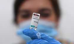 (FILES) In this file photo taken on March 23, 2021 a health worker prepares a dose of the AstraZeneca/Oxford vaccine at a coronavirus vaccination centre at the Fazl Mosque in southwest London on the first anniversary of the first national Covid-19 lockdown. - Banking shares were under pressure March 29, 2021 in Europe and the United States on worries over losses connected to US fund Archegos Capital Management, as investors weighed the latest mixed trends on the coronavirus. (Photo by DANIEL LEAL-OLIVAS / AFP)