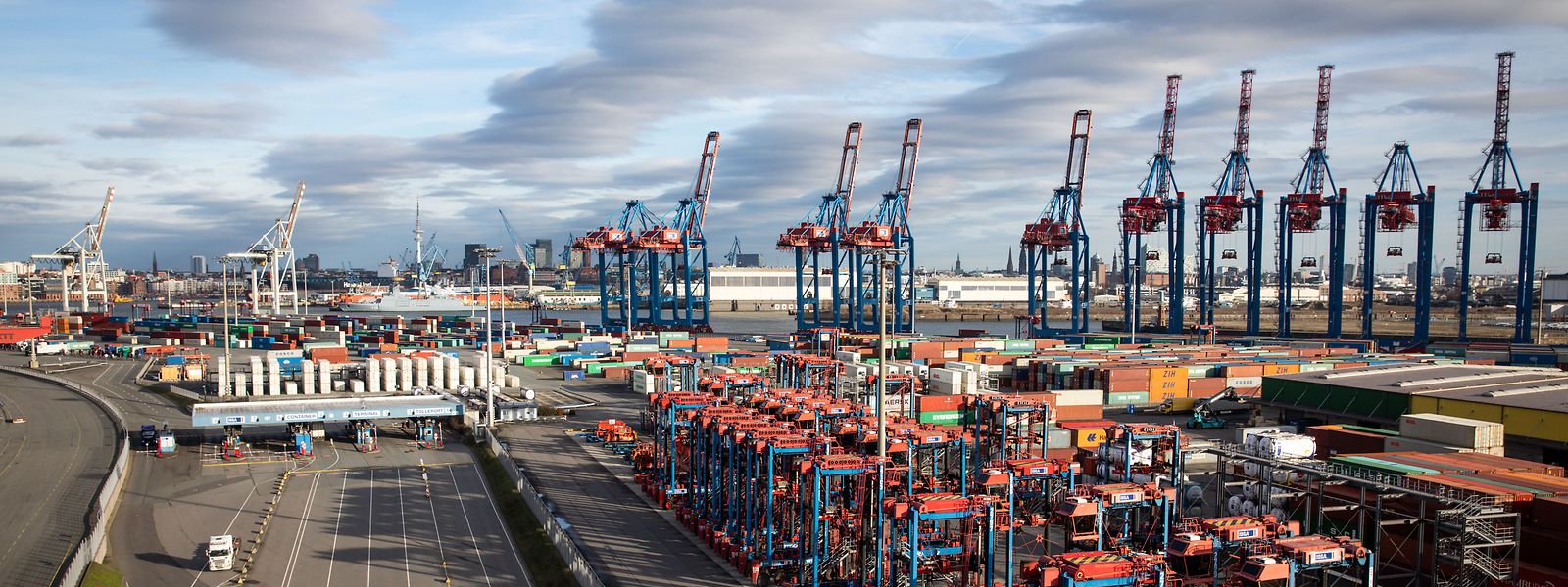 Ein Großteil des deutschen Import- und Exportgeschäfts wird über den Hamburger Hafen abgewickelt.