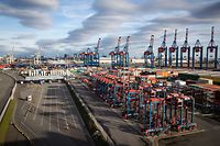 Ein Großteil des deutschen Import- und Exportgeschäfts wird über den Hamburger Hafen abgewickelt.