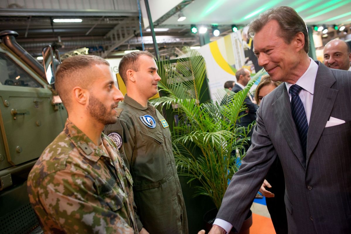 Auf dem Weg zu den Ausstellern: Das großherzogliche Paar auf Stippvisite auf der Frühjahrsmesse. 