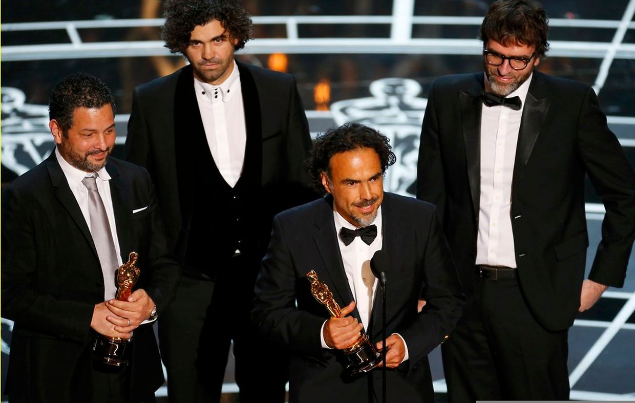 Regisseur Alejandro G. Iñárritu freut sich über den Oscar für "Birdman". Insgesamt erhielt der Film vier Auszeichnungen.