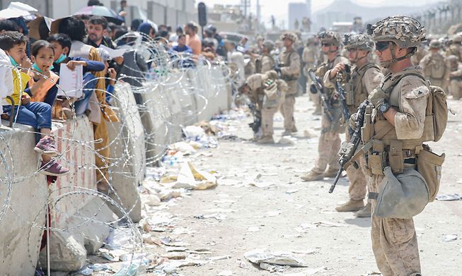 American soldiers facing Afghans desperate to leave their country at the Kabul airport