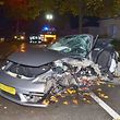 Der Wagen wurde nach dem Aufprall noch mehrere Meter weiter zurück auf die Straße geschleudert. 